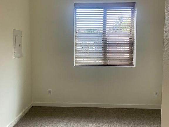 5th image of 449 SE Washington St #441