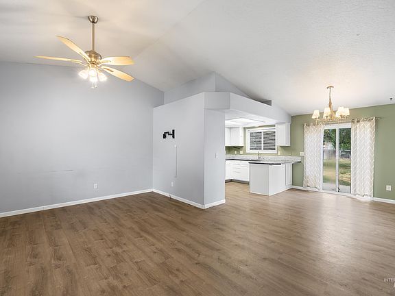 3rd image of 1104 Valley Ct