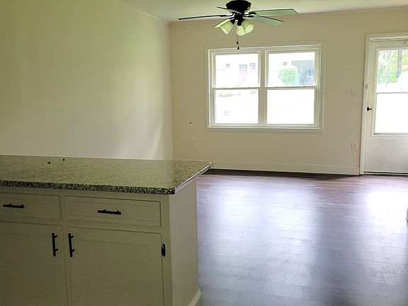 4th image of 219 Stone Dr Unit 1