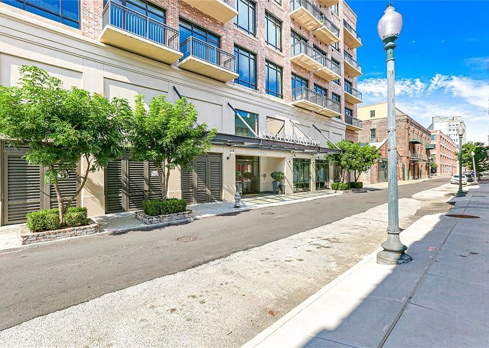 1st image of 425 Notre Dame St #802