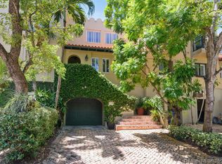 6211 Paradise Point Dr, Palmetto Bay, FL 33157