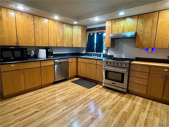 3rd image of 5781 Youngs Rd