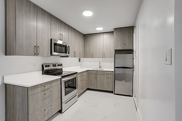 1st image of 1135 Pelham Pkwy N APT 3G