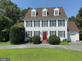 422 Overlook Dr, Lusby, MD