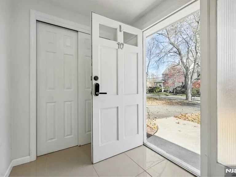 10 Julia St — Photo 3