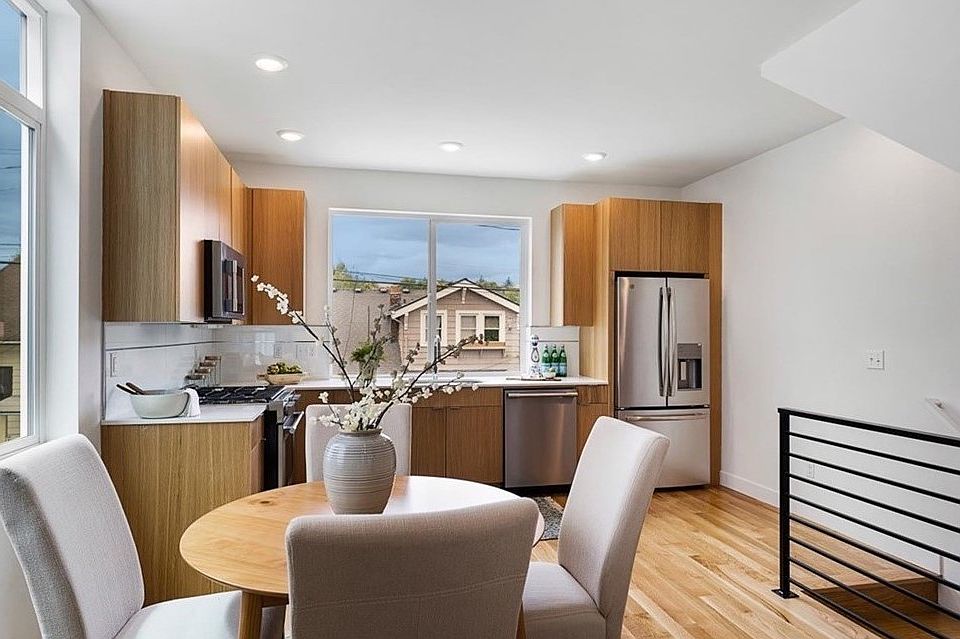 1st image of 5816 Roosevelt Way NE #B
