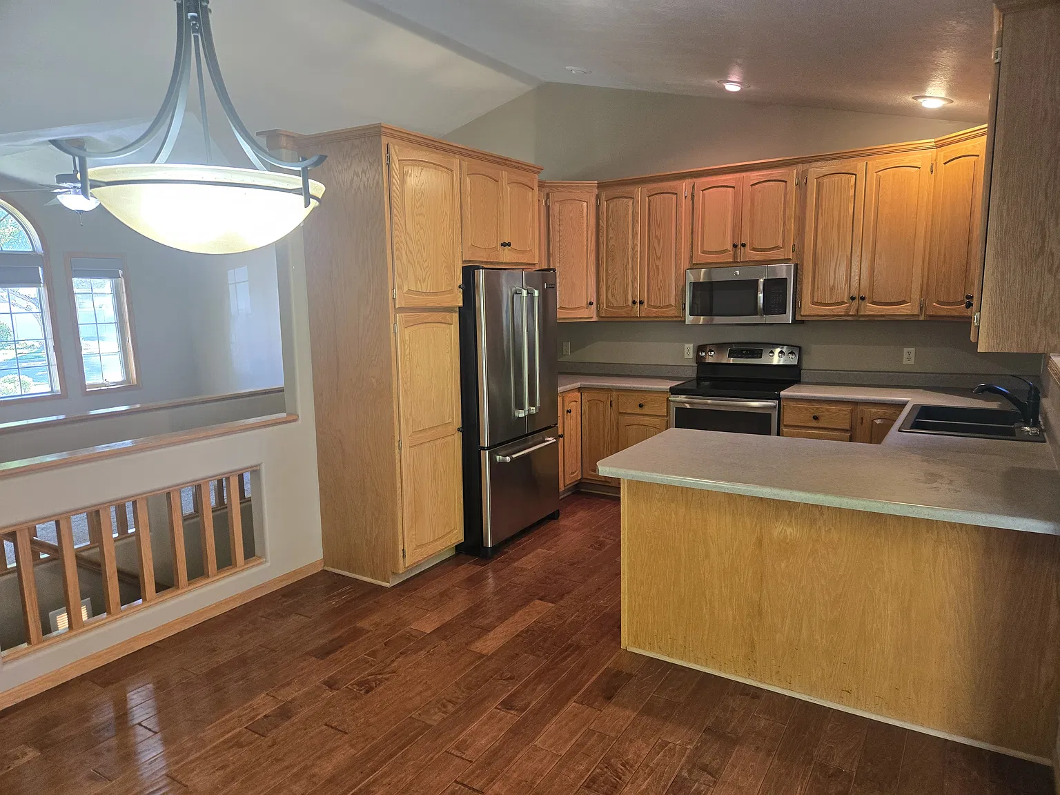 3 bed, 2200 sqft, $2,000 — Photo 3