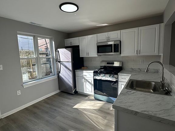 5th image of 2242 Latona St