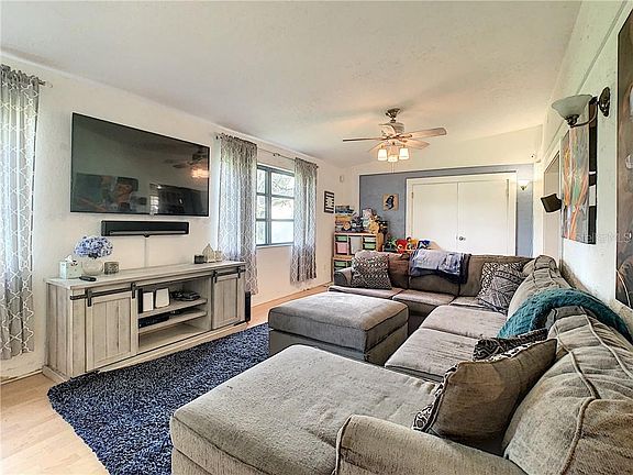 4th image of 10301 Gray Eagle Dr