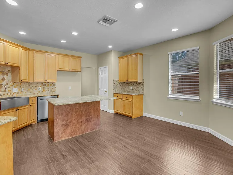 2919 Silverbit Trail Ln — Photo 9