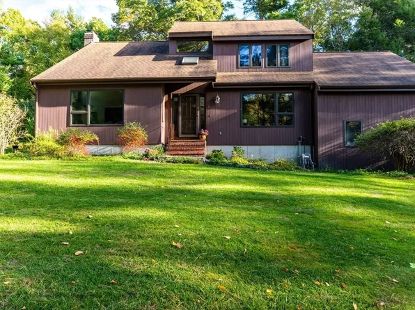 25 Brittany Ln, Dartmouth, MA 02747