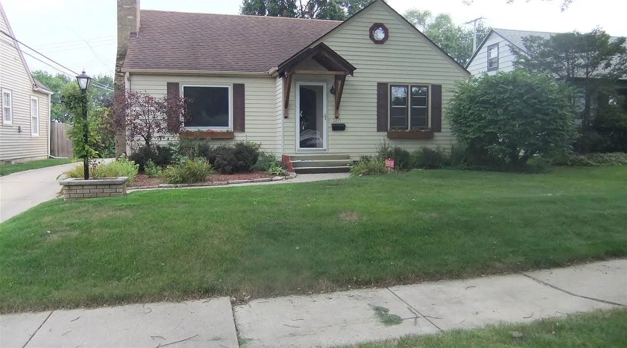 2611 18th Ave photo 1
