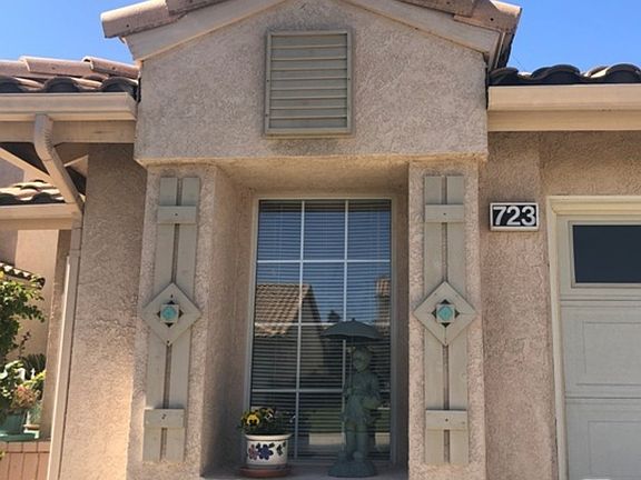 3rd image of 723 S Shinecock Dr