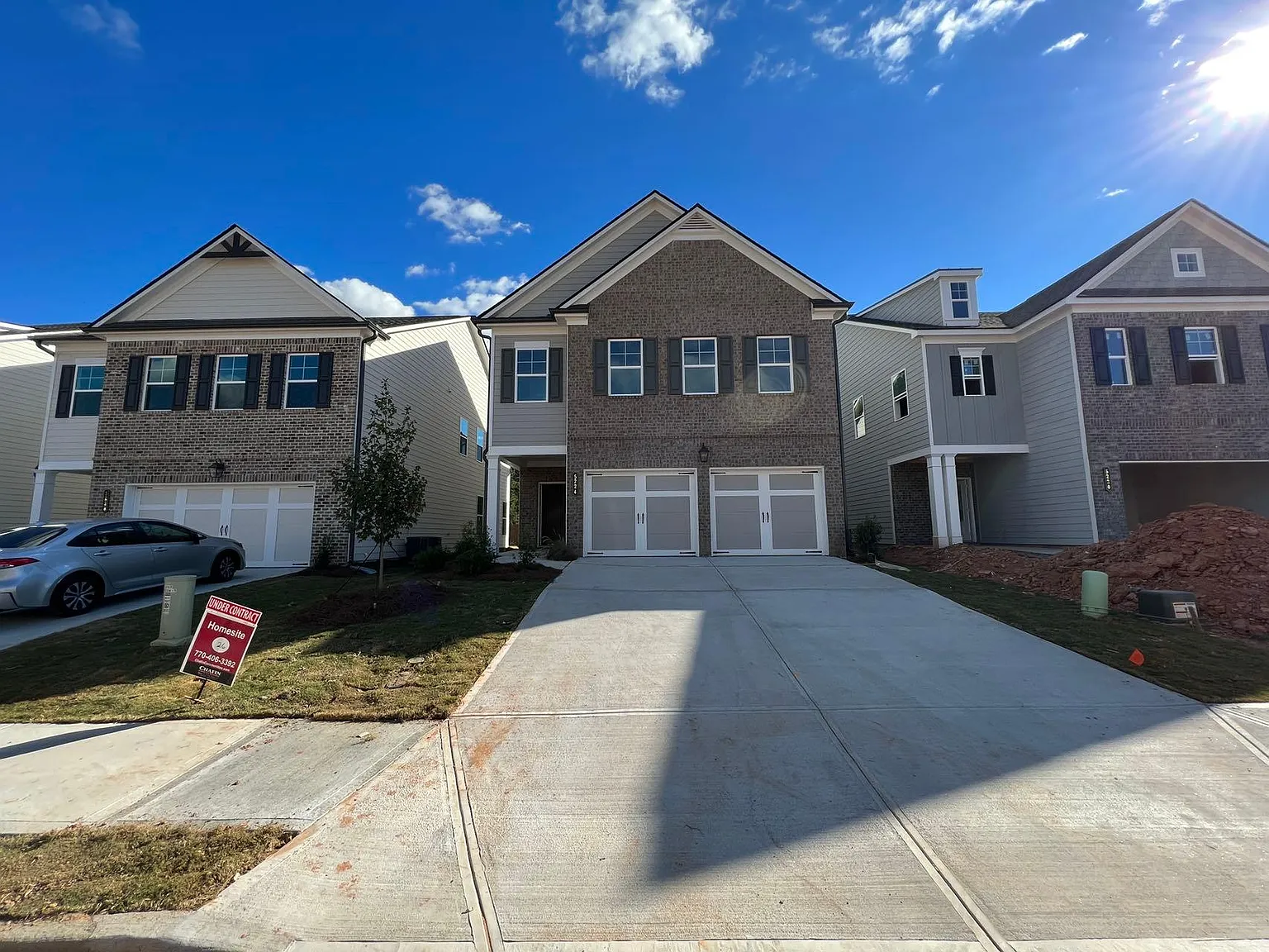 4 bed, 2.5 bath, 2370 sqft, $2,350 — Photo 1
