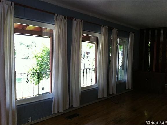 4th image of 1431 Holly Dr