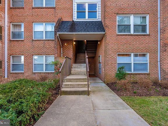 3rd image of 100 Chapel Ct Unit 213