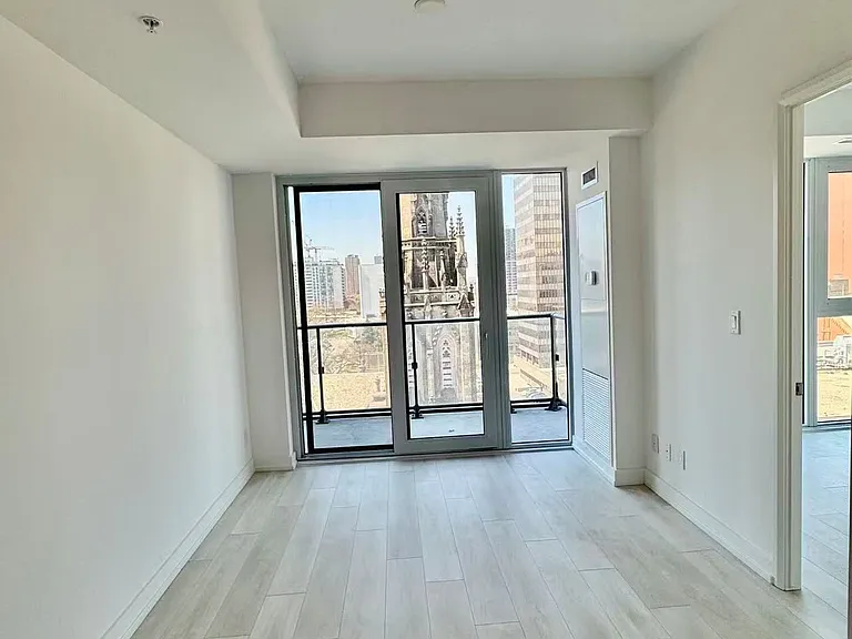 75 James St S #901 — Photo 16