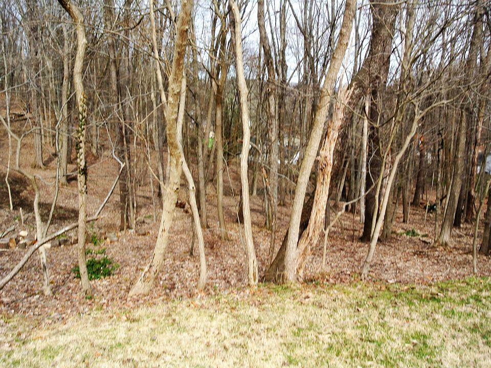 2nd image of 859 Jonathan Ln