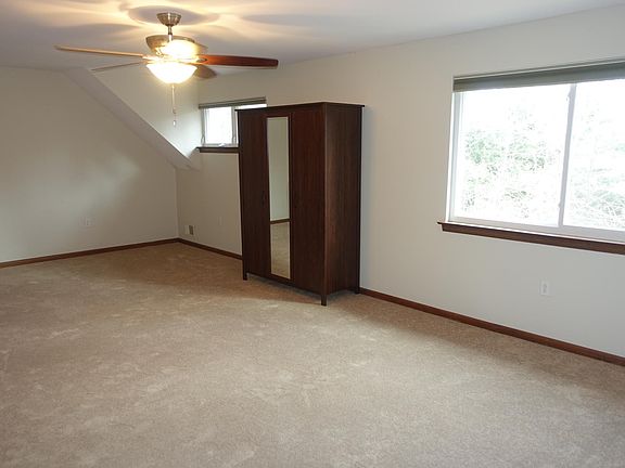 Master BR (2nd Floor)