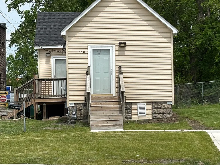 1503 Summer St — Photo 1