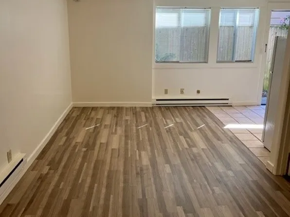 2537 13th Ave W #B, Seattle, WA 98119