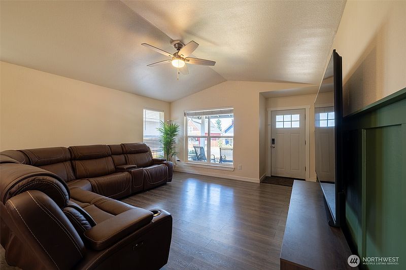 4th image of 1418 Windsor Avenue