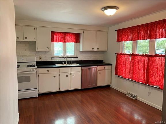 5th image of 5946 Margaret Ann Dr