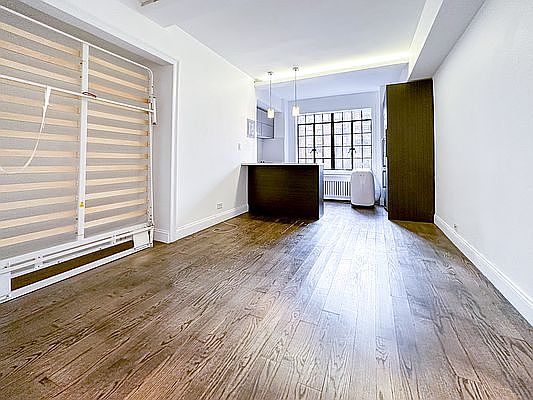 3rd image of 5 Tudor City Pl APT 1016