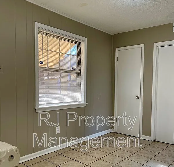 4211 Lansdowne Dr — Photo 9