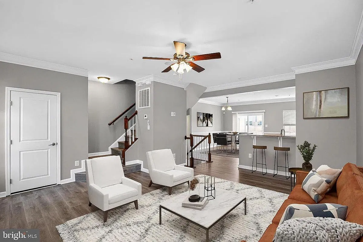 3 bed, 4.0 bath, 2160 sqft, $1,000 — Photo 2