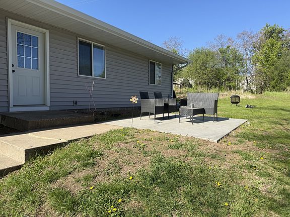 Large private yard!