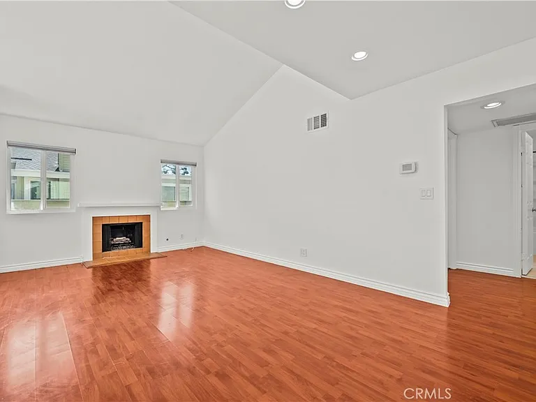22117 Burbank Blvd #5 — Photo 6