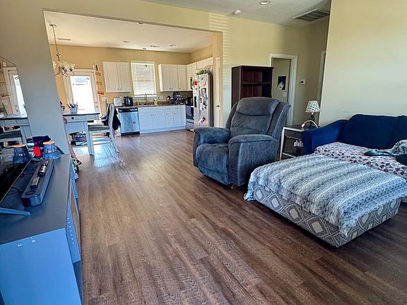2nd image of 807 Chace Ave