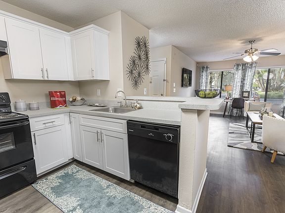 3rd image of 3201 Huntington Place Dr #1-3220