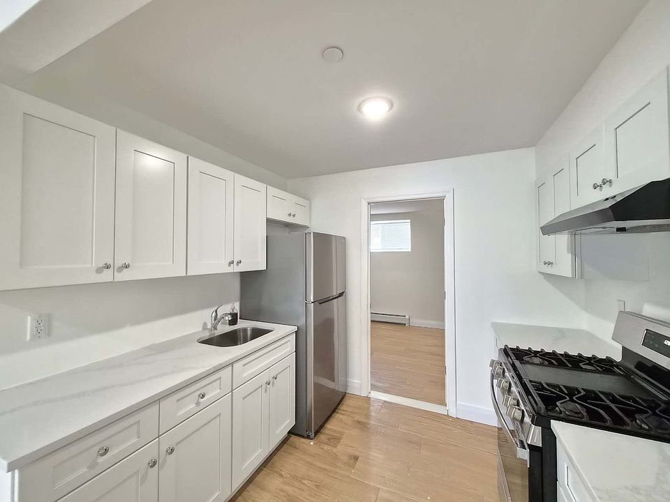 1st image of 14 Dole St #1