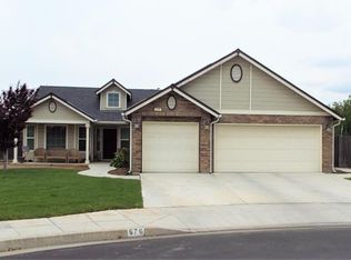 676 N Hughes Ave, Clovis, CA 93611