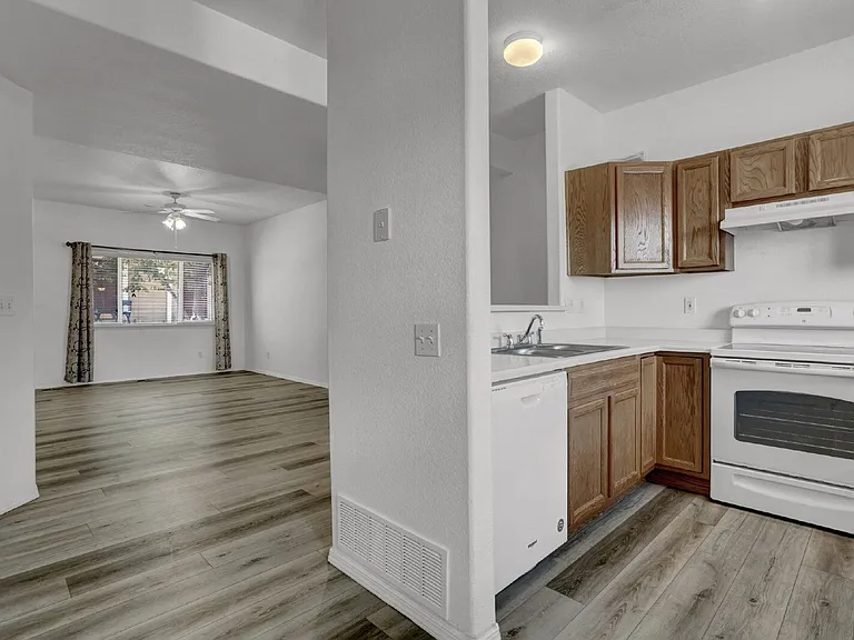 6769 Rio Bravo Grv — Photo 8