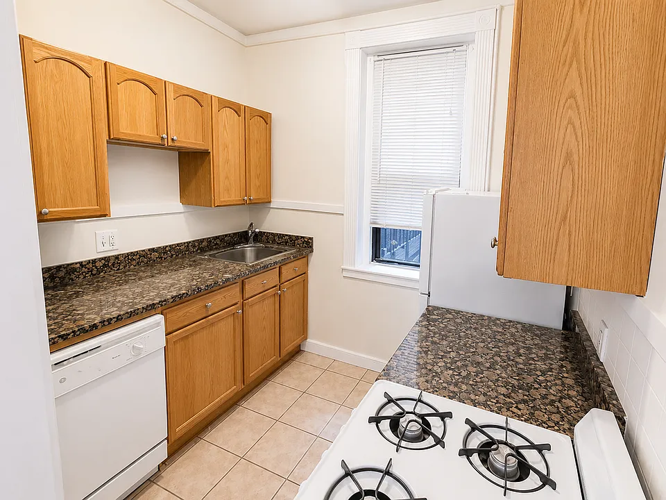 33 Peterborough St #14