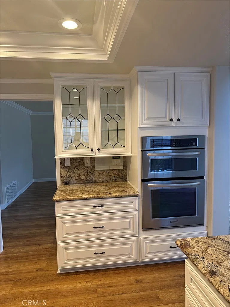 3 bed, 2.5 bath, 2090 sqft, $5,900 — Photo 4