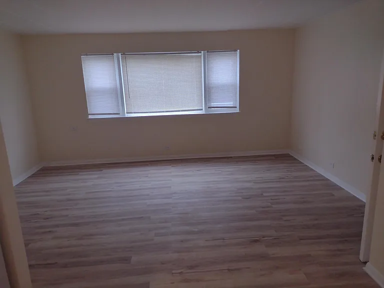 1107 W Cermak Rd #6 — Photo 5