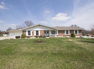 560 Woodstream Dr, Saint Charles, MO 63304