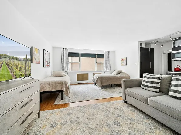 233 E 69th St APT 5F, New York, NY 10021