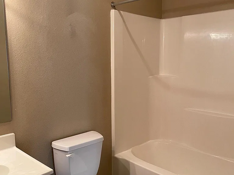 551 S Linn St #12 — Photo 9