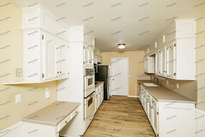 3 bed, 2.0 bath, 1941 sqft, $2,050 — Photo 4