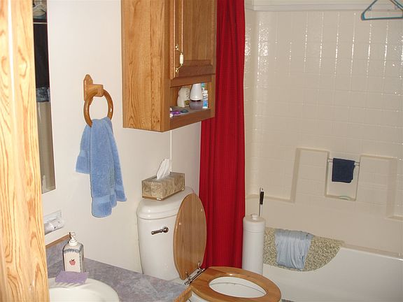 5th image of 1075 Westwoods Dr