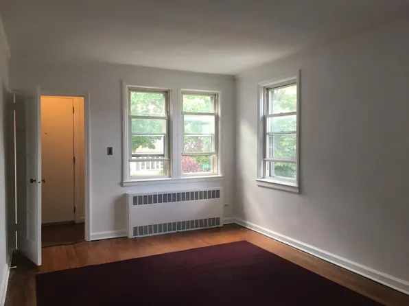 3427 209th St, Bayside, NY 11361