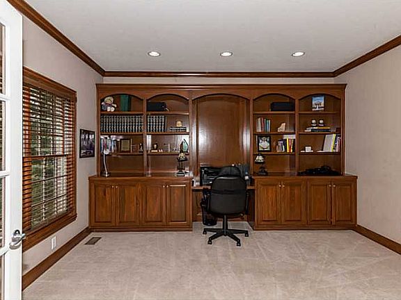 4th image of 4621 Saint Johns Cir