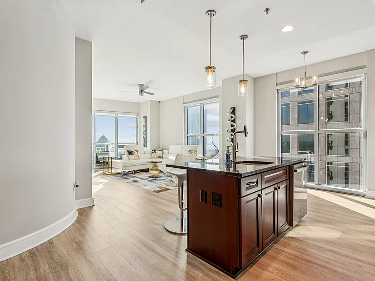 333 W Trade St #22 — Photo 8
