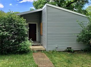 22 Lilac St, Glen Carbon, IL 62034