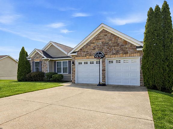 2nd image of 403 Oakmont Ct